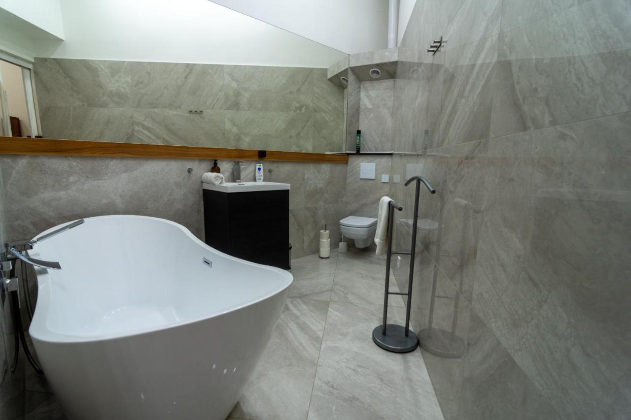 Tower Szeged Belvarosi Exkluziv Panoramas Apartman - Free Parking מראה חיצוני תמונה